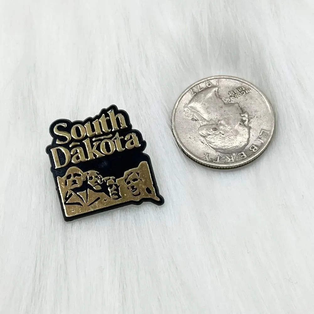 🔮 5/$25‎ Vintage South Dakota Mount Rushmore Pin